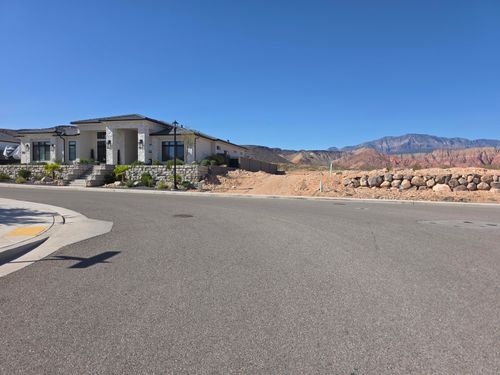 696 W Scenario St, Washington, UT, 84780-3572 | Card Image