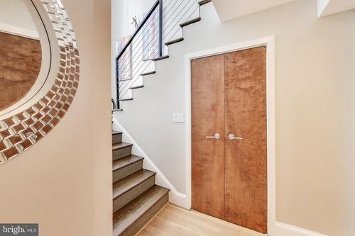 apt-34-2370 Champlain St Nw, WASHINGTON, DC, 20009-2634 | Card Image