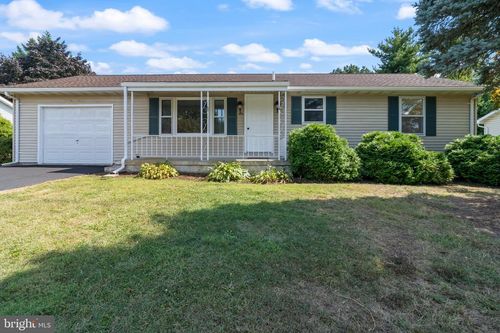 656 Poplar St, HANOVER, PA, 17331-8860 | Card Image