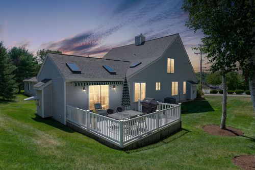 100 Hampton Mdws, Hampton, NH, 03842-1817 | Card Image