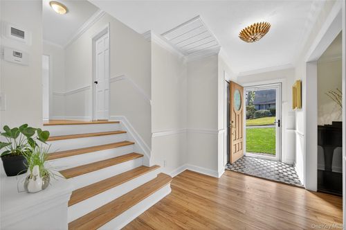 176 Hoover Pl, Centerport, NY, 11721-1349 | Card Image