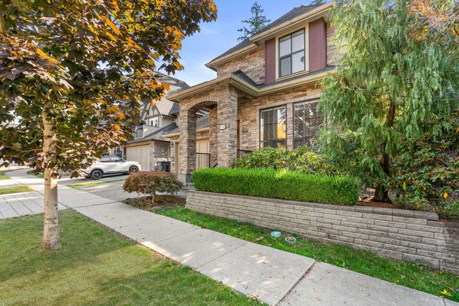 16320 27 A Avenue, House other with 5 bedrooms, 4 bathrooms and 4 parking in Surrey BC | Image 2