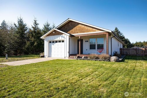 997 King John'S Way, Forks, WA, 98331 | Card Image