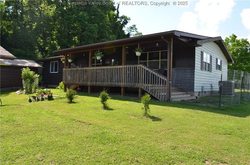 699 Weekly Run Rd, Ravenswood, WV, 26164-3696 | Card Image