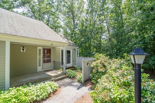 87-87 Fifer Ln, Lexington, MA, 02420-1228 | Card Image