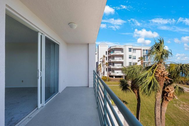 Balcony | Image 22