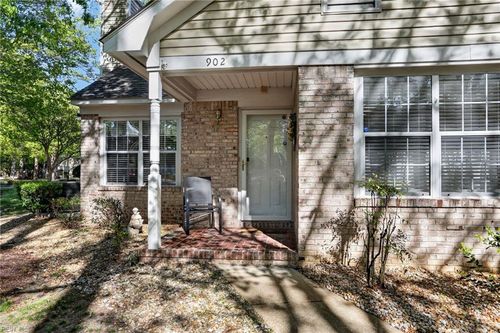 902 Shoreline Pt, Newport News, VA, 23602-9122 | Card Image