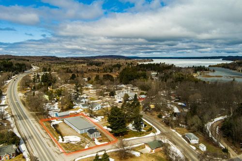 300 W Philip St, Lake Leelanau, MI, 49653-8703 | Card Image