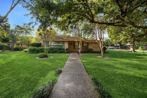 210 E Waring Street, Dayton, TX, 77535 | Card Image