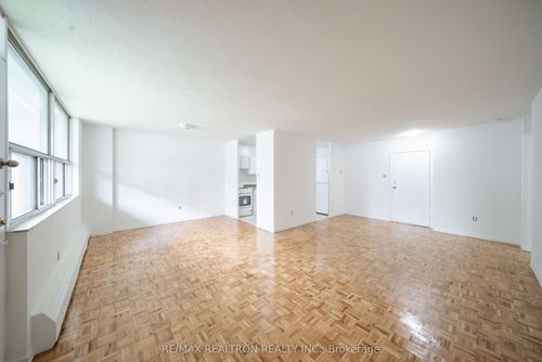 811-5 Glamorgan Ave, Scarborough, ON, M1P4P1 | Card Image