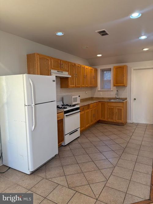 2427 N 10th St, PHILADELPHIA, PA, 19133-1614 | Card Image