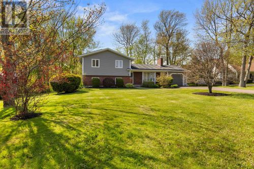 5 Bardin Cres, Charlottetown, PE, C1E1L8 | Card Image