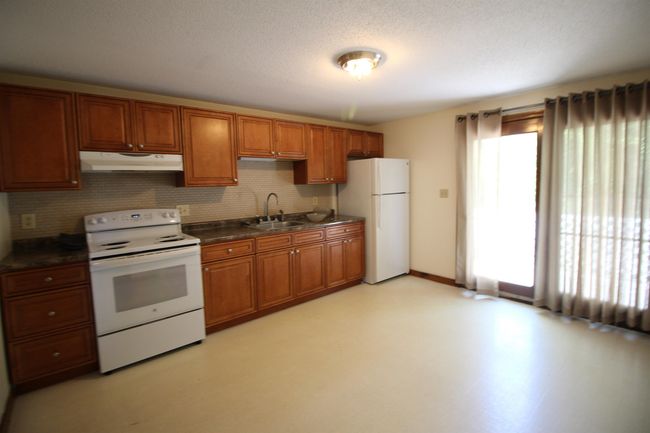 APT-1 - 82 Franklin St, Condo with 2 bedrooms, 1 bathrooms and null parking in Derry NH | Image 5