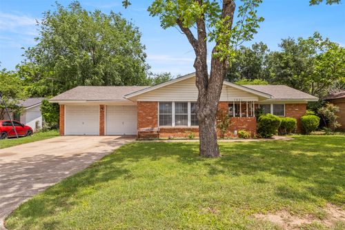 1021 Blue Lake Dr, Fort Worth, TX, 76103-1107 | Card Image