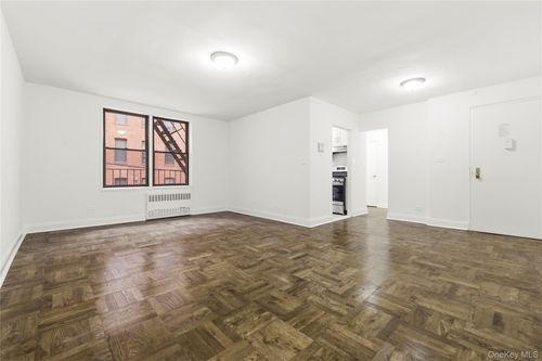 1-a-10-40 Neilson Street, New York, NY, 11691 | Card Image