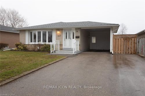 227 Hazelglen Dr, Kitchener, ON, N2M2E6 | Card Image