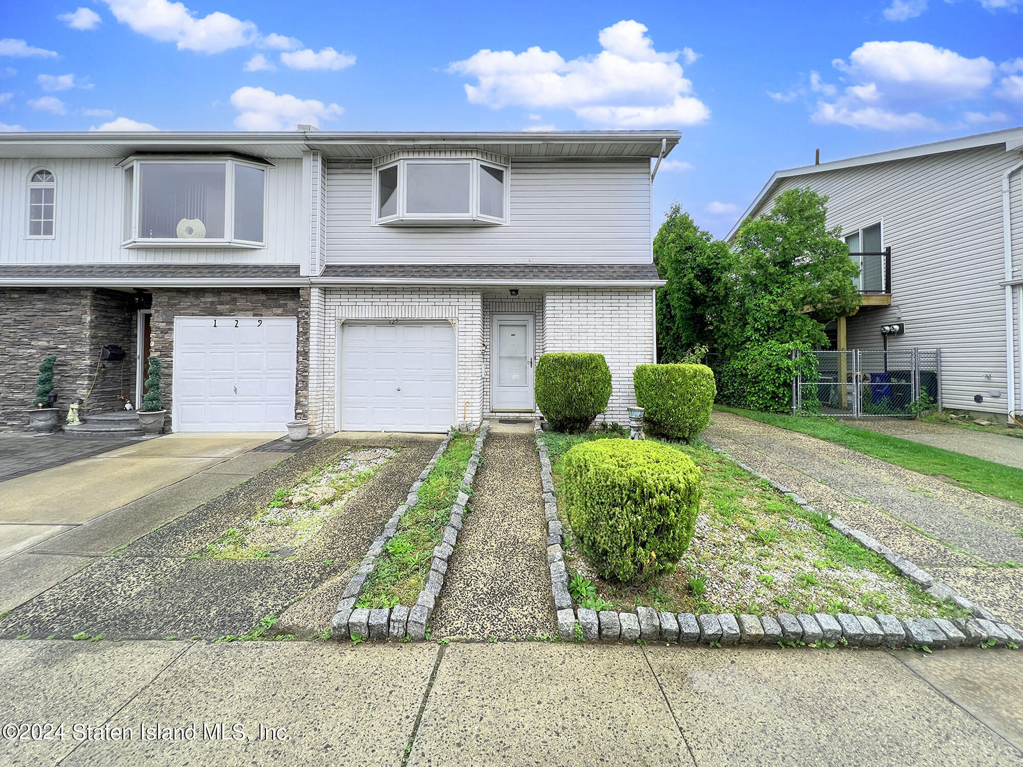 Regis Dr, Staten Island, NY 10314