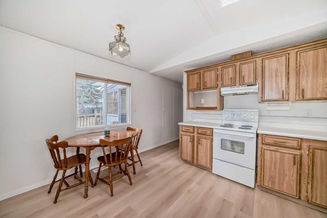 3207 Burroughs Manor Ne, Home with 2 bedrooms, 1 bathrooms and 2 parking in Calgary AB | Image 10