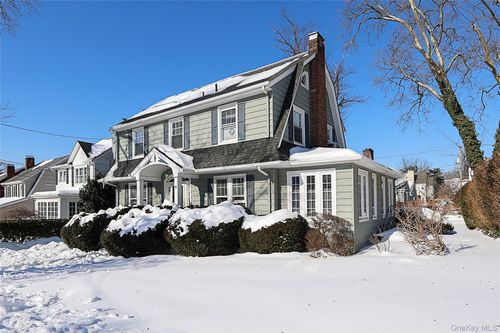 71 Beechwood Ave, Manhasset, NY, 11030-2408 | Card Image