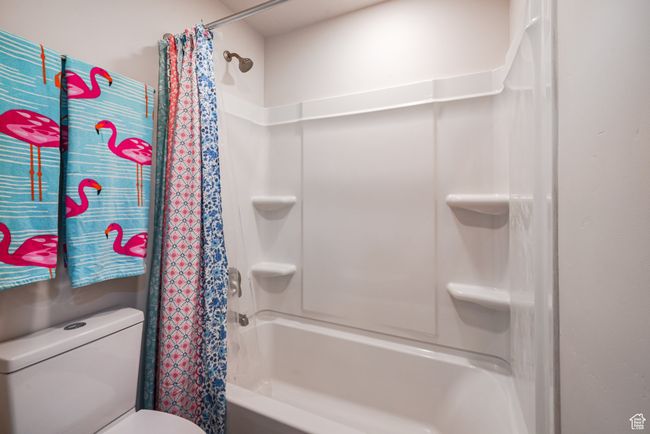 Full bath featuring shower / bath combo with shower curtain and toilet | Image 26