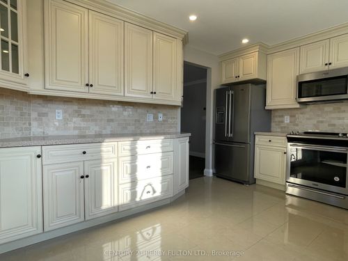 upper-771 Krosno Blvd, Pickering, ON, L1W1G5 | Card Image