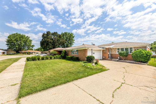 8571 Linda St, Warren, MI, 48093-4989 | Card Image