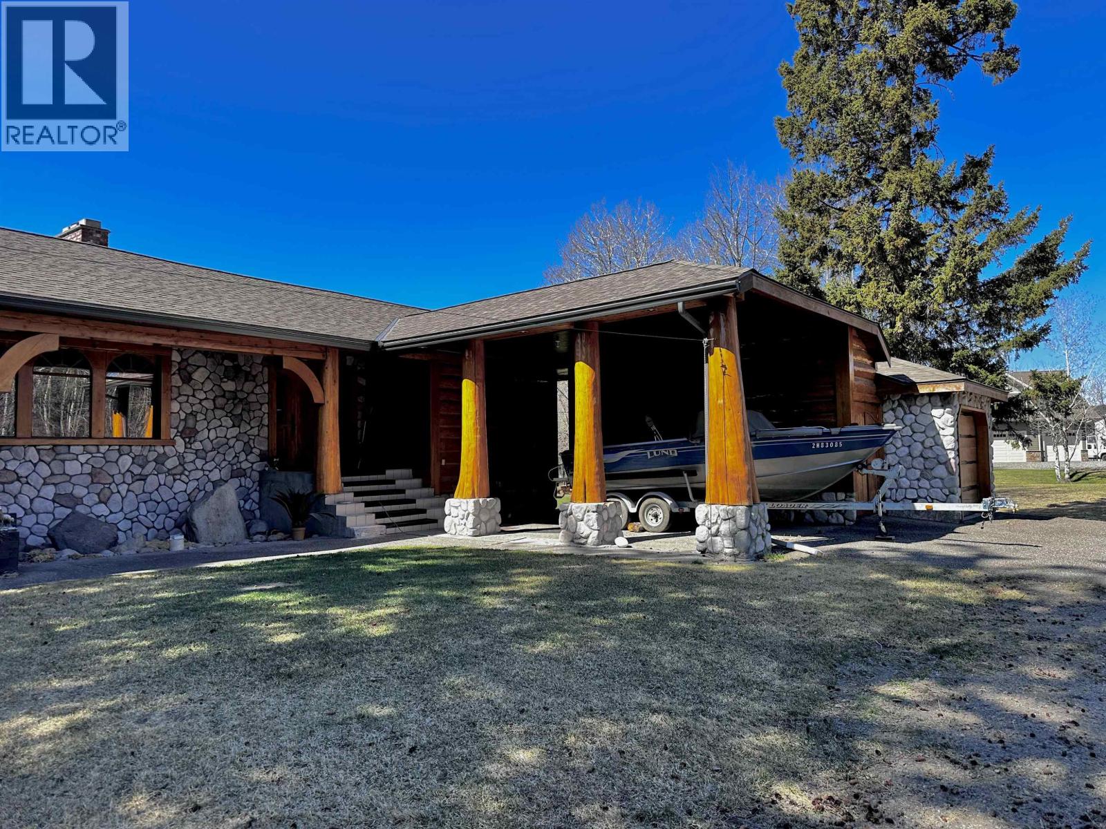 Residential in 100 Mile House 3