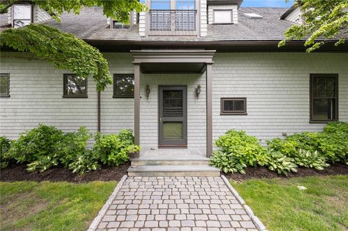 33 Beacon Hill Road, Newport, RI, 02840 | Card Image