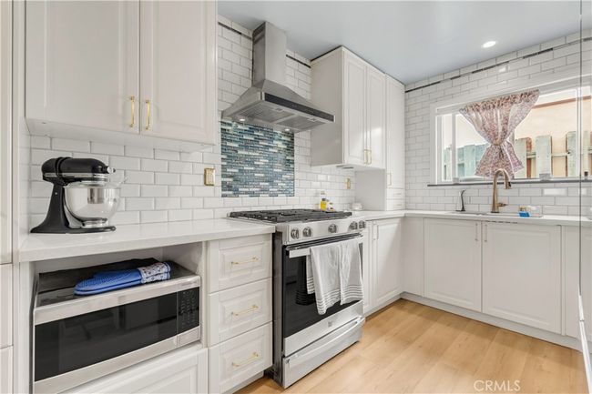 APT-5 - 534 E Hazel St, Townhouse with 2 bedrooms, 3 bathrooms and 2 parking in Inglewood CA | Image 7
