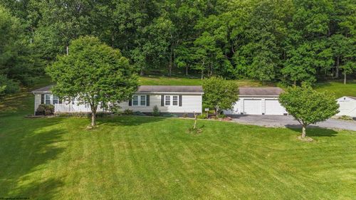 93 Brooke Dr, Grafton, WV, 26354-8067 | Card Image