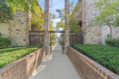 apt-a-5015 Walnut St, Kansas City, MO, 64112-2720 | Card Image