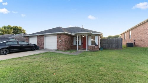 909 S Curtis Ave, Fayetteville, AR, 72701-7078 | Card Image