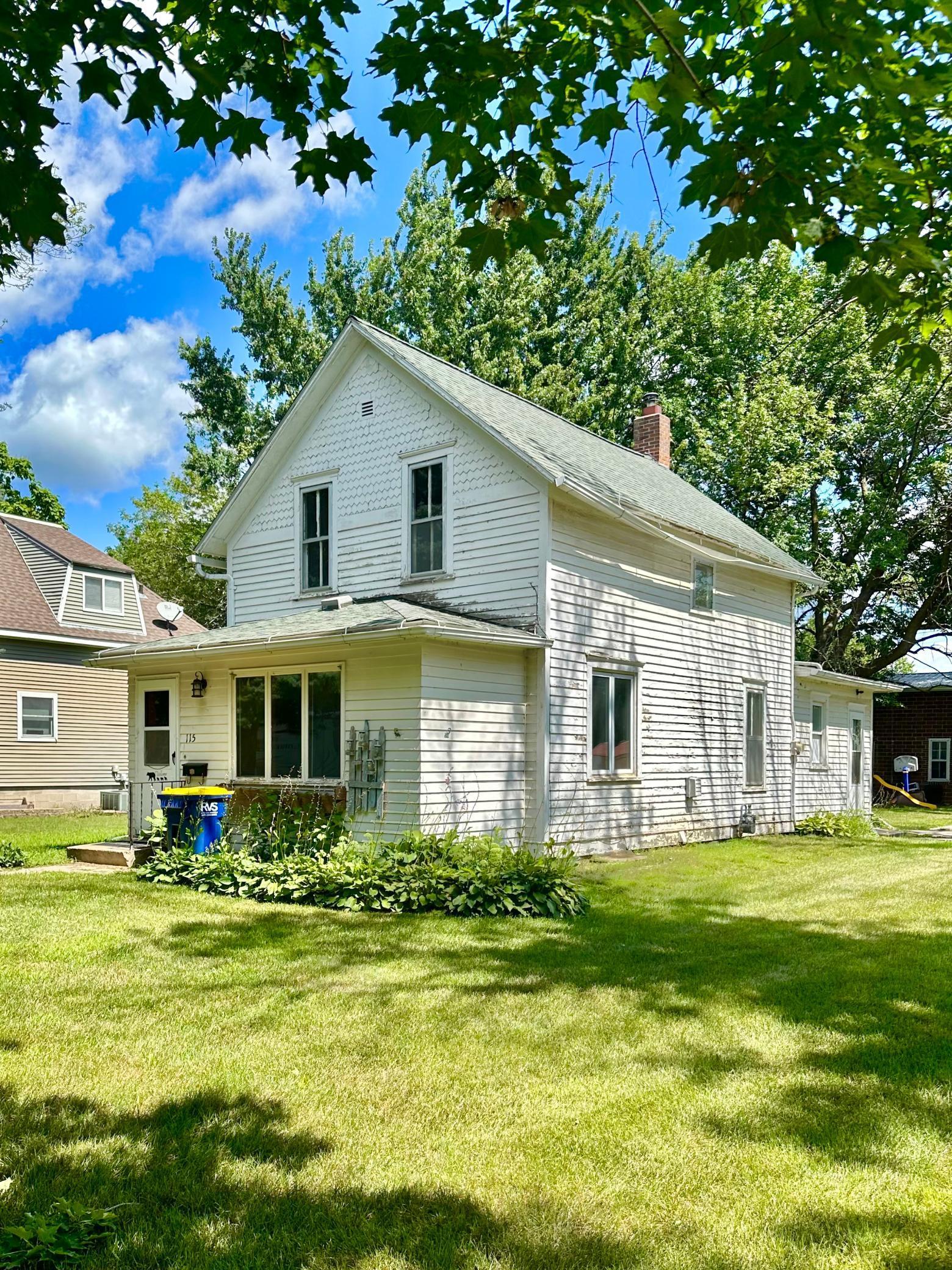 Spring Ave, Springfield, MN 56087