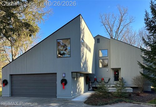 2558 Cedar Lane Ct, Hartland, MI, 48353-3200 | Card Image