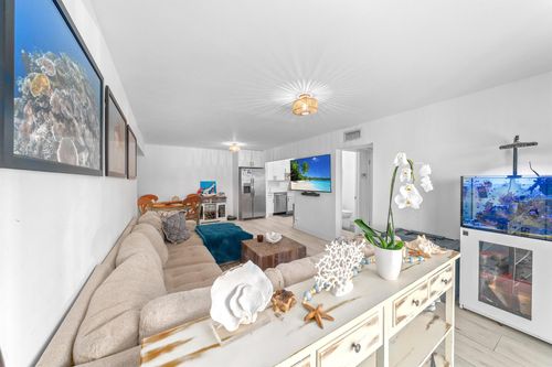 150 Cypress Club Dr, Pompano Beach, FL, 33060-4770 | Card Image