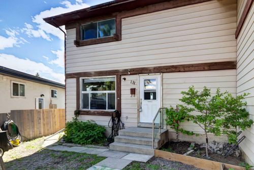 131 Dovertree Pl Se, Calgary, AB, T2B2K3 | Card Image
