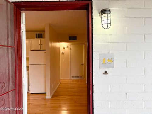 18-835 N 6th Avenue, Tucson, AZ, 85705 | Card Image