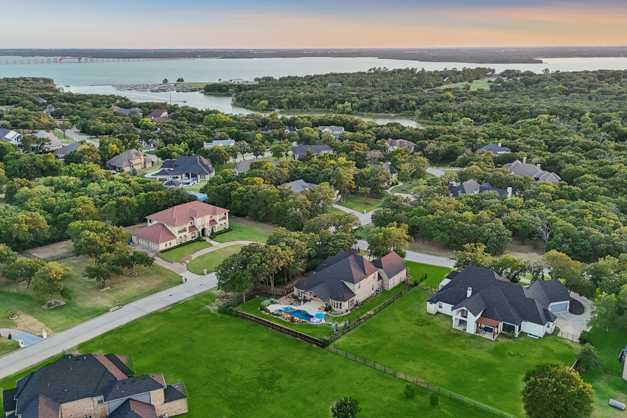 Residential in Oak Point 3