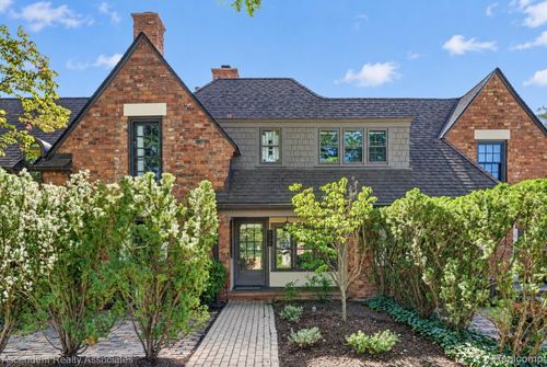 1060 Wimbleton Dr, Birmingham, MI, 48009-7605 | Card Image