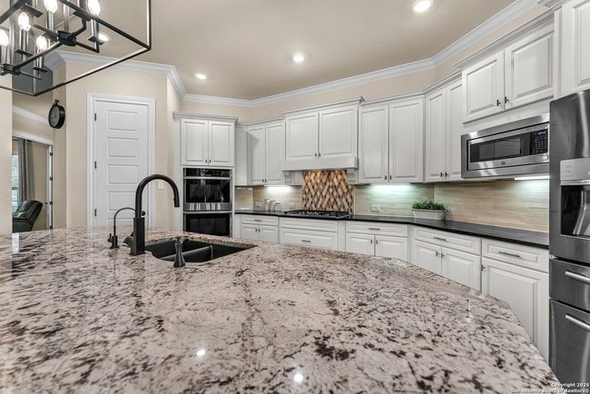 663 Private Road 1712, House other with 3 bedrooms, 3 bathrooms and null parking in Mico TX | Image 38