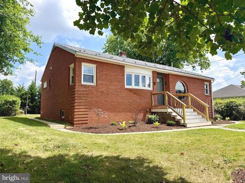 501 Hamilton Ave, CHAMBERSBURG, PA, 17202-8704 | Card Image
