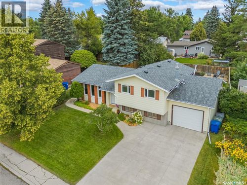 15 Dragan Cres, Saskatoon, SK, S7H5C8 | Card Image