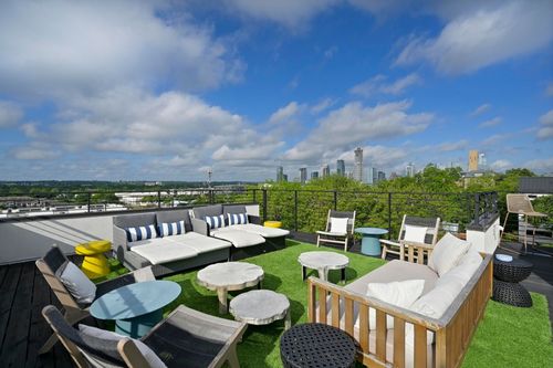 2002 E 8th St, Austin, TX, 78702-3470 | Card Image
