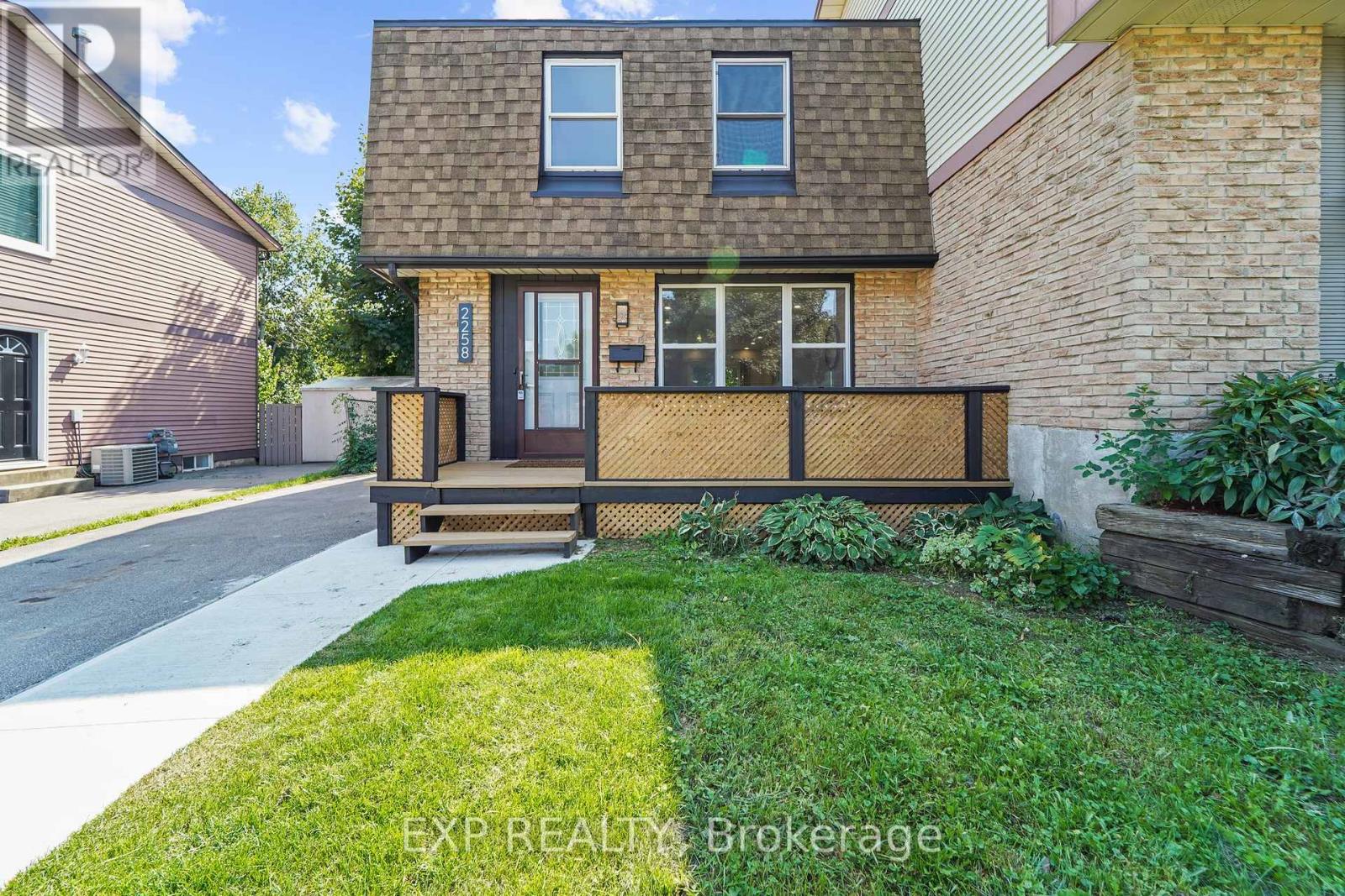 Residential in Burlington (Brant Hills) 3