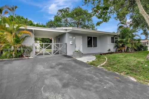 311 Sw 68th Ter, Pembroke Pines, FL, 33023-1157 | Card Image