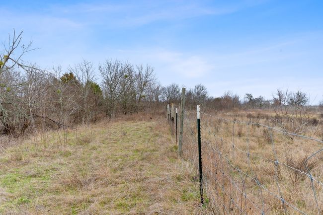 20601 Cameron Rd, House other with 3 bedrooms, 2 bathrooms and 4 parking in Coupland TX | Image 32