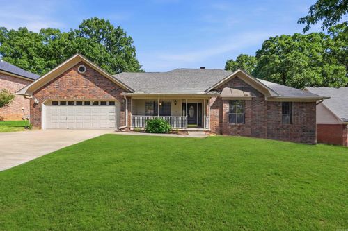 18 Blue Mountain Dr, Maumelle, AR, 72113-6397 | Card Image
