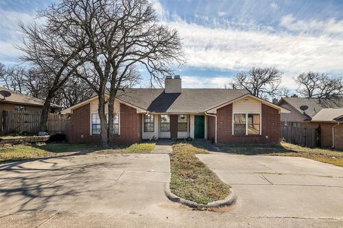 712 Woodland Ct, Kennedale, TX, 76060-5447 | Card Image