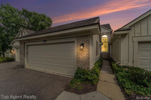 7369 Danbury Dr, West Bloomfield, MI, 48322-3582 | Card Image