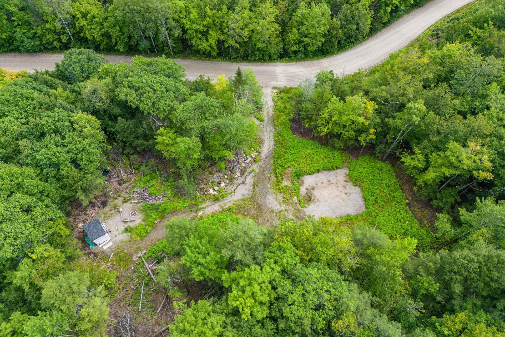 Land in Val-des-Monts